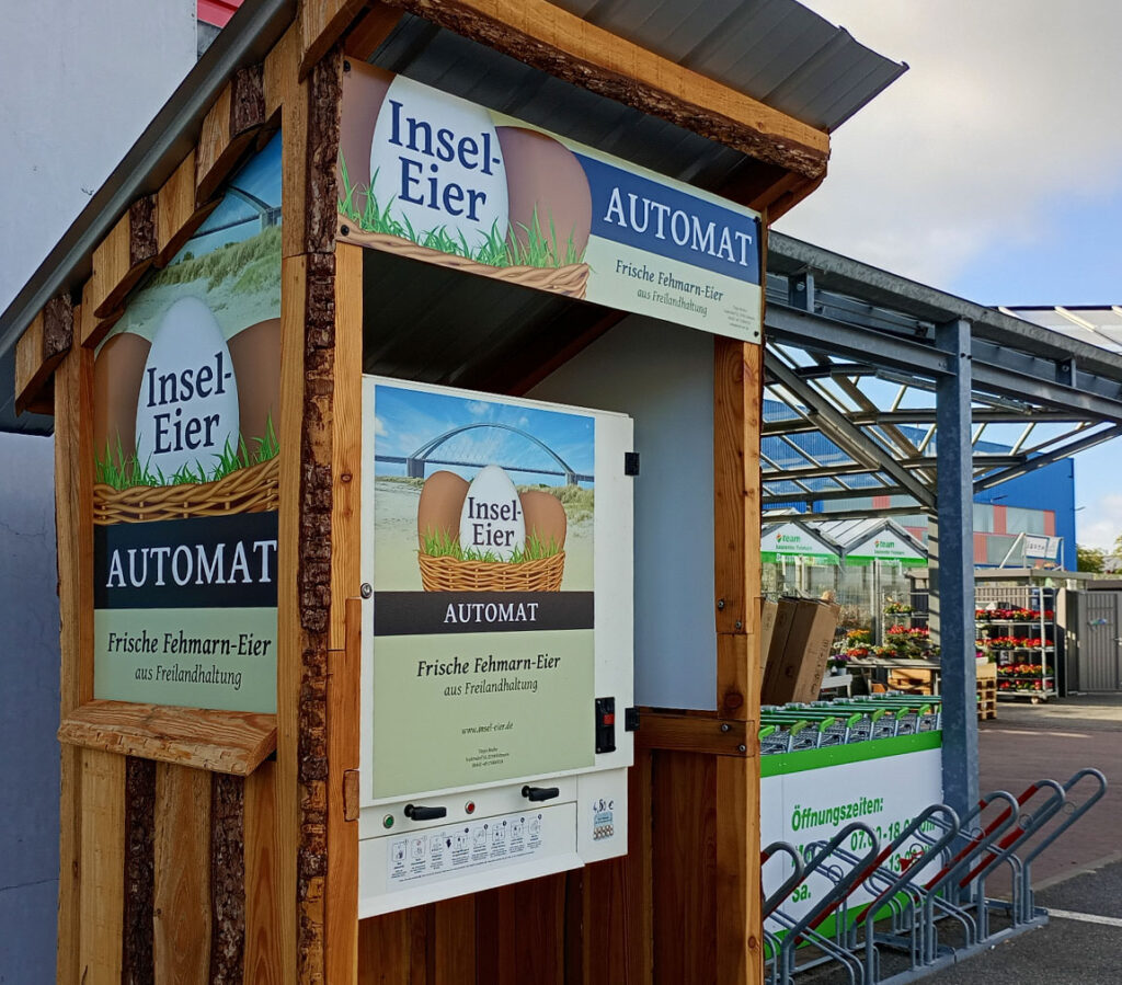 Insel-Eier-Automat bei HZF / Team-Baumarkt in Burg auf Fehmarn Insel-Eier-Automat bei HZF / Team-Baumarkt in Burg auf Fehmarn